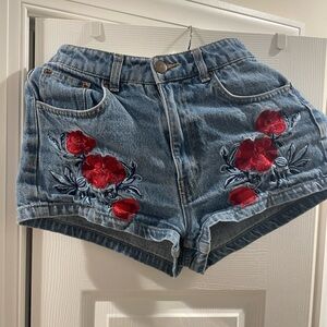 🌹Coachella girlies 🥰🥰🥰 red rose mini denim shorts